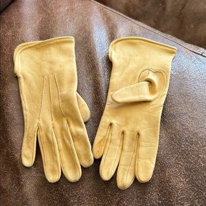Elegant Yellow Leather Gloves vintage size 7